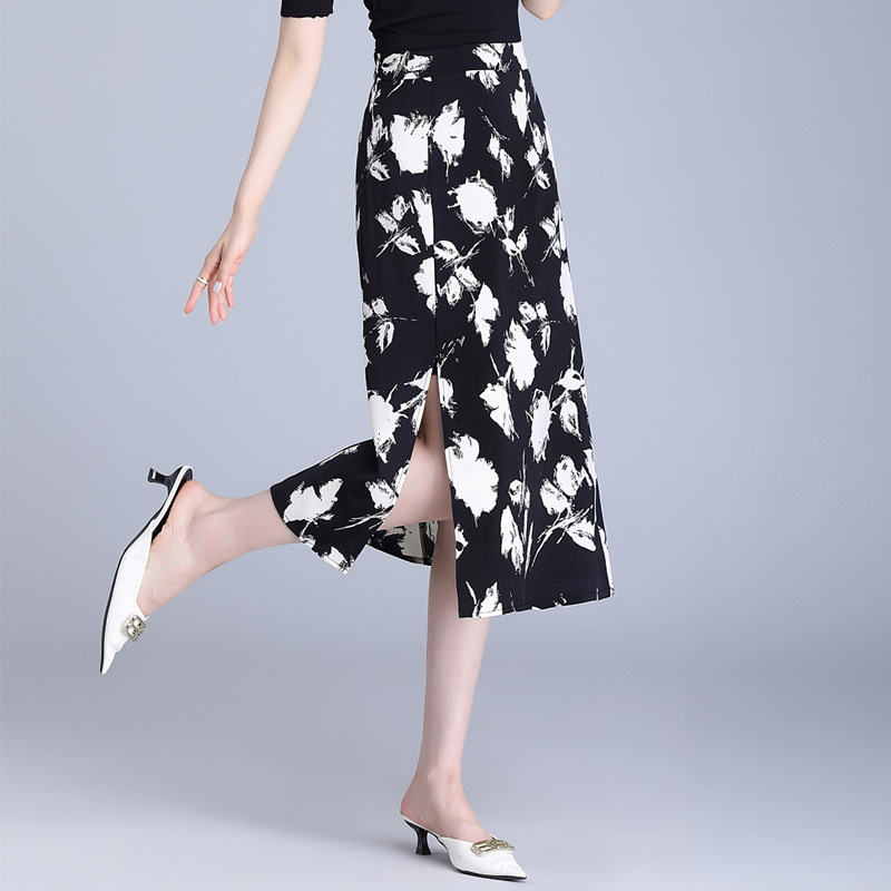 Printed chiffon dress, summer new style body-hugging dress, mid-length slit skirt, summer fashionable women's dress details Picture