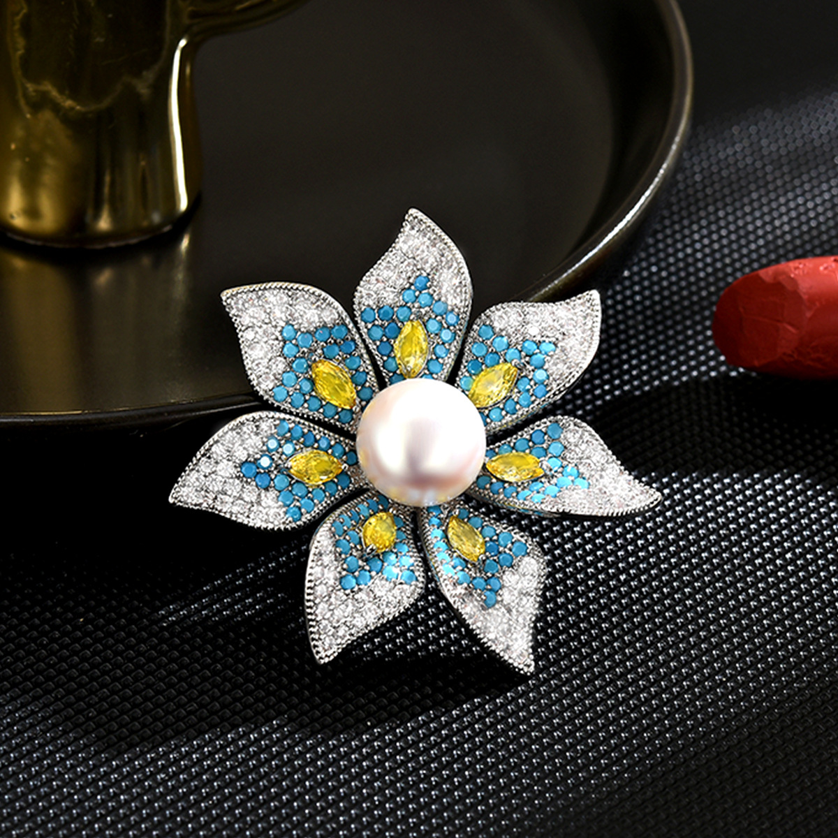 Ethnic style versatile flower brooch with slightly inlaid zircon spring new brooch pearl brooch empty stand clothing accessory