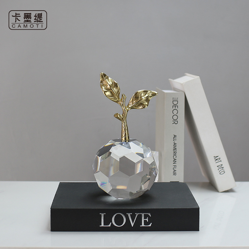 Modern and simple, lifelong peace crystal apple creative decorative art piece, home living room wine cabinet decoration Application Scenario