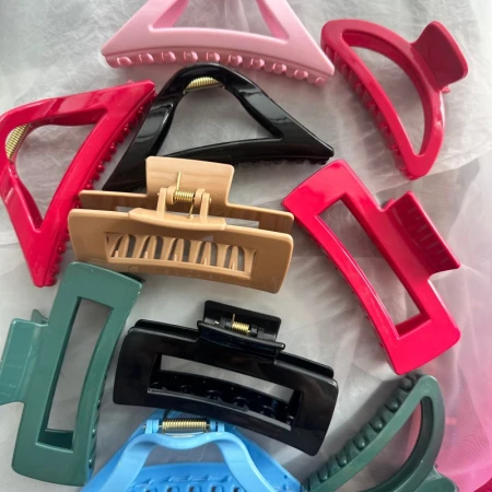 New cross-border products: Soft silicone gripper, anti-drop, simple hair clip, shark clip, back of the head, updo hair accessory, hair pin, soft for women New cross-border products: Soft silicone gripper, anti-drop, simple hair clip, shark clip, back of the head, updo hair accessory, hair pin, soft for women