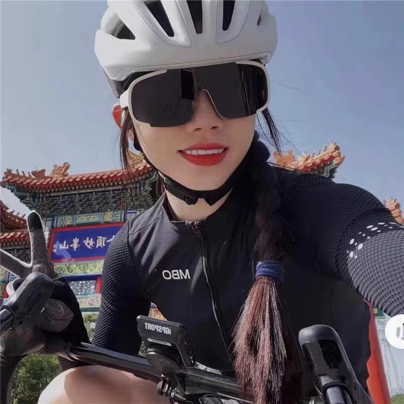 Women's cycling sunglasses, outdoor sports, mountain climbing, running, UV protection, wind protection, men's sunglasses, round face Application Scenario