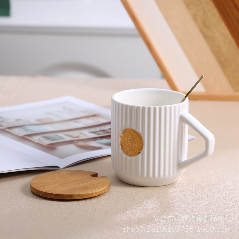 Creative Simba Bronze Seal Ceramic Cup American Mug Bronze Vintage Coffee Cup Striped Green Cup Gift Wholesale Application Scenario