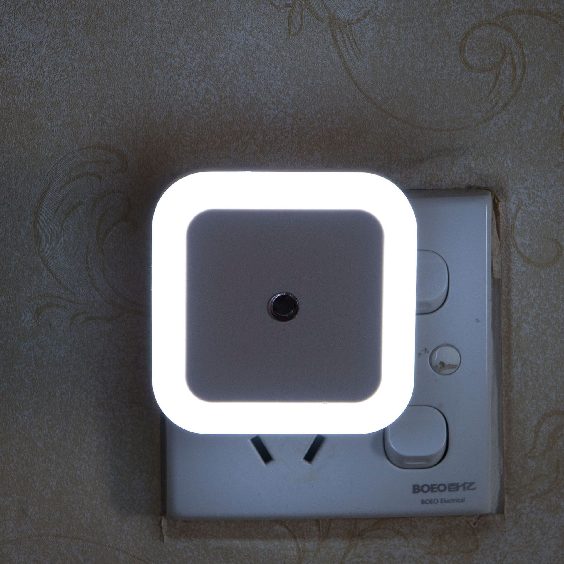 The Foreign Trade Light-Controlled Induction Led Night Light Is An Automatic Home Bedroom Plug-In Bedside Baby Feeding Night Light