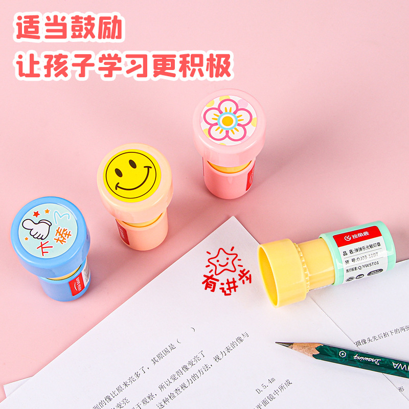Kindergarten Teachers Encourage Children To Give Small Gifts To Teachers To Correct Homework Comments Stamp Application Scenario