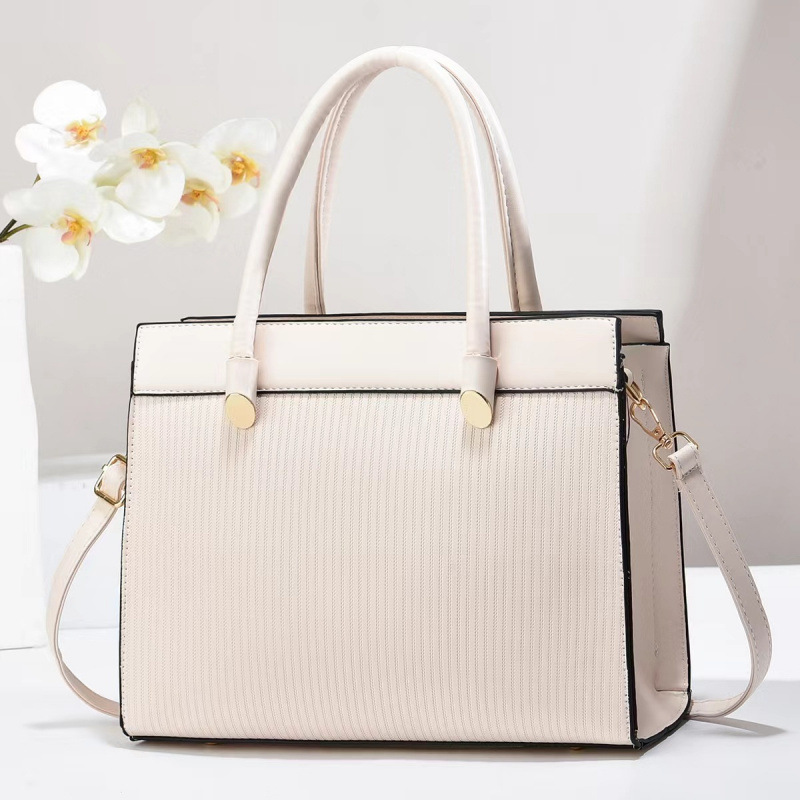 The trendy single-shoulder crossbody bag of 2025 is a bestseller. The new women's crossbody bag is fashionable and elegant, while the mom's bag is simple and elegant details Picture