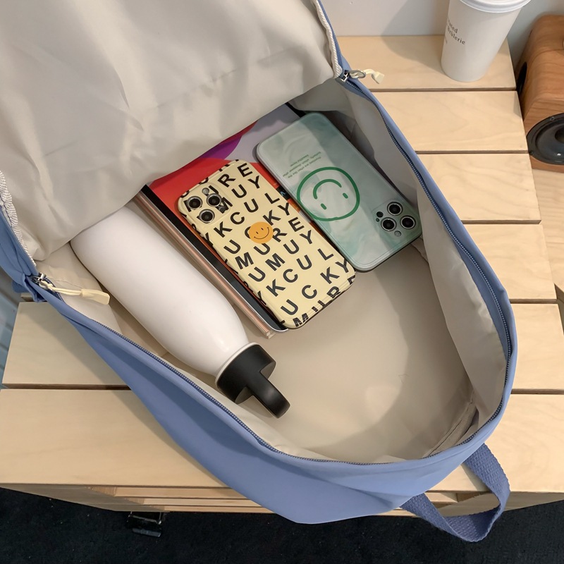 双肩背包实物图