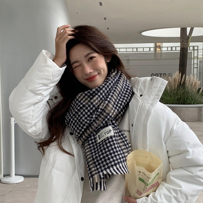 Autumn And Winter Clash Thousand Birds Chequered Scarf Soft And Comfortable Warm Lovers Neck Retro Long Cape Men And Women Application Scenario