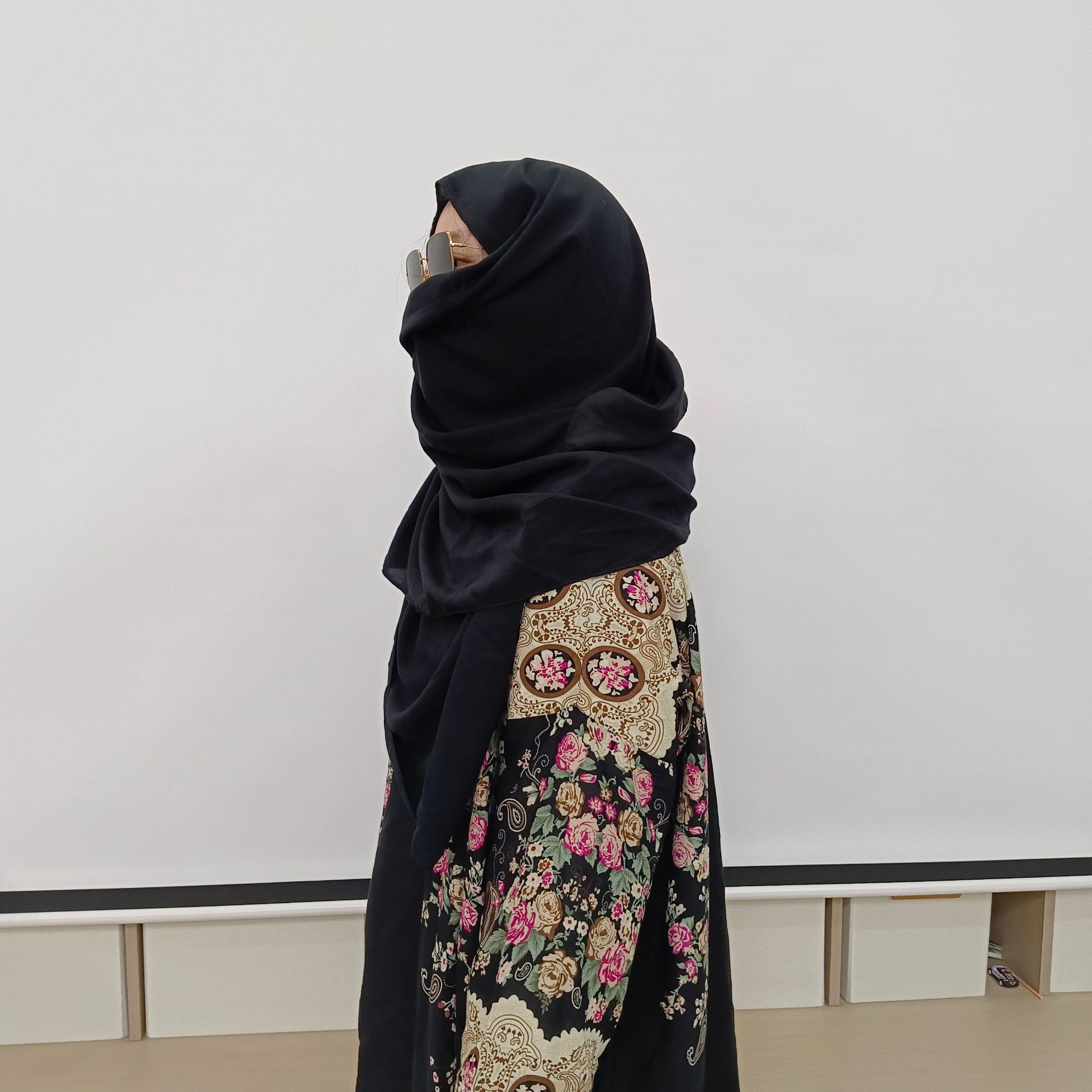 عبر الحدود، عباءة النساء، وقبعات مزدوجة من الحصان العربي التركي بملابس تنورة وعمامة عبر منطقة الأمازون details Picture