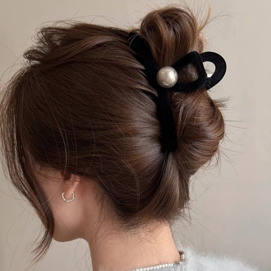 秋冬黑色植绒珍珠大号抓夹女2023新款鲨鱼夹高级感后脑勺发夹头饰
