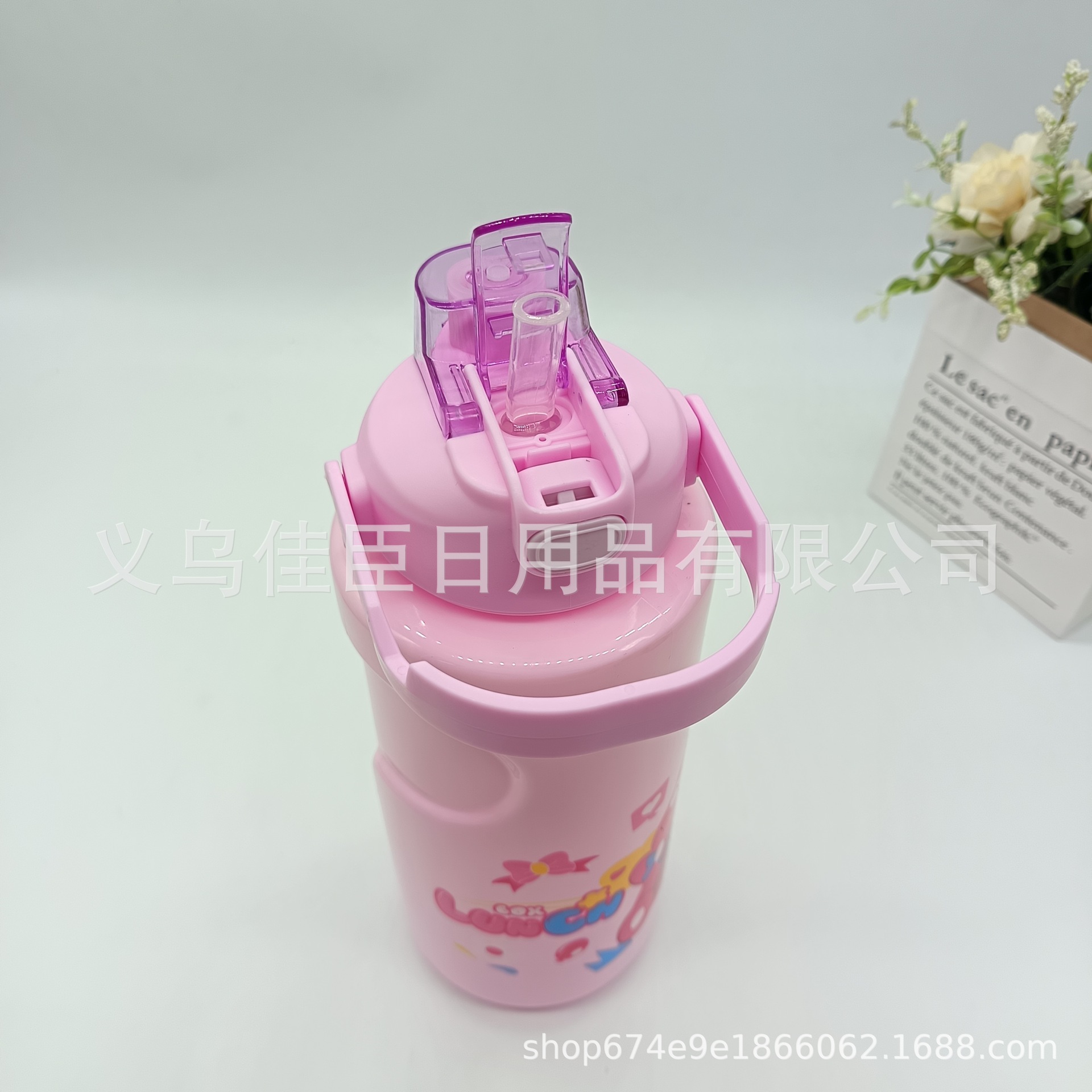 Large-capacity ton-ton bucket, outdoor camping water cup, student water bottle, men's and women's space cups, bouncy lid, direct drinking straw, dual-purpose Application Scenario