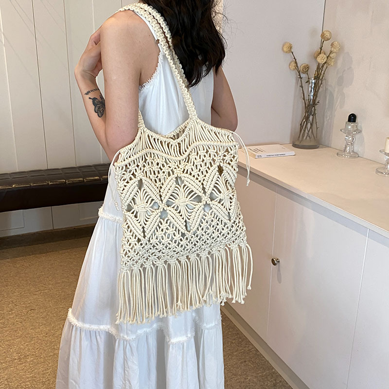 Cross-border wholesale handmade cotton thread woven bag 2025 new style versatile single-shoulder armpit bag, straw woven bag, hollowed-out beach bag Application Scenario
