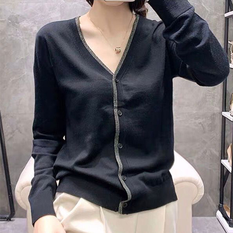 Cashmere cardigan for women with a V-neck, thin, loose and slimming spring and autumn sweater, short and paired with a knitted base layer of cashmere sweater coat