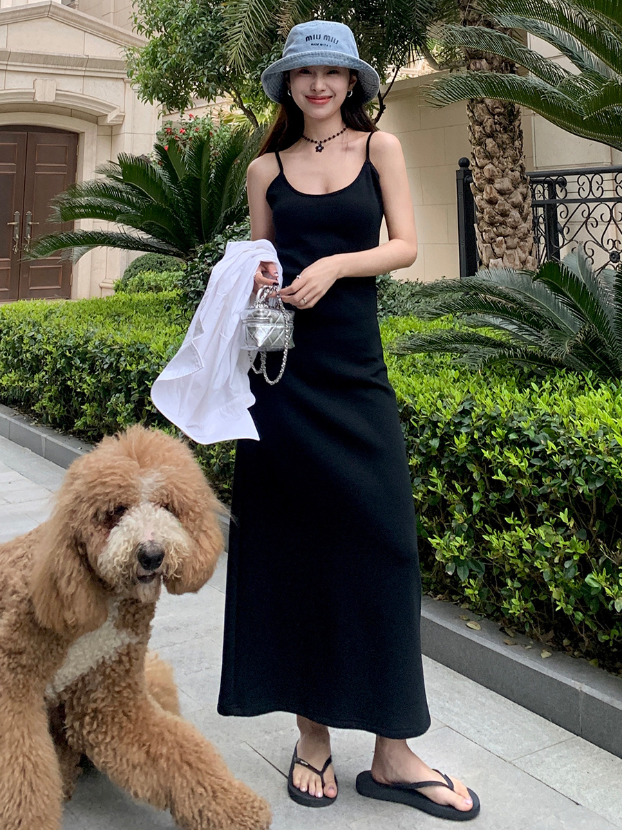 2024 Black strapless dress with chest cushion, a mid-length, high-end and slimming dress for women in summer