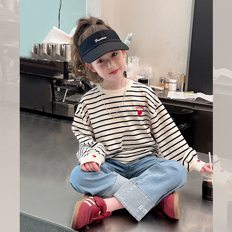 Girls' striped off-the-shoulder base shirt, children's stylish long-sleeved T-shirt, big kids' Korean-style top, new Spring 2025 collection details Picture
