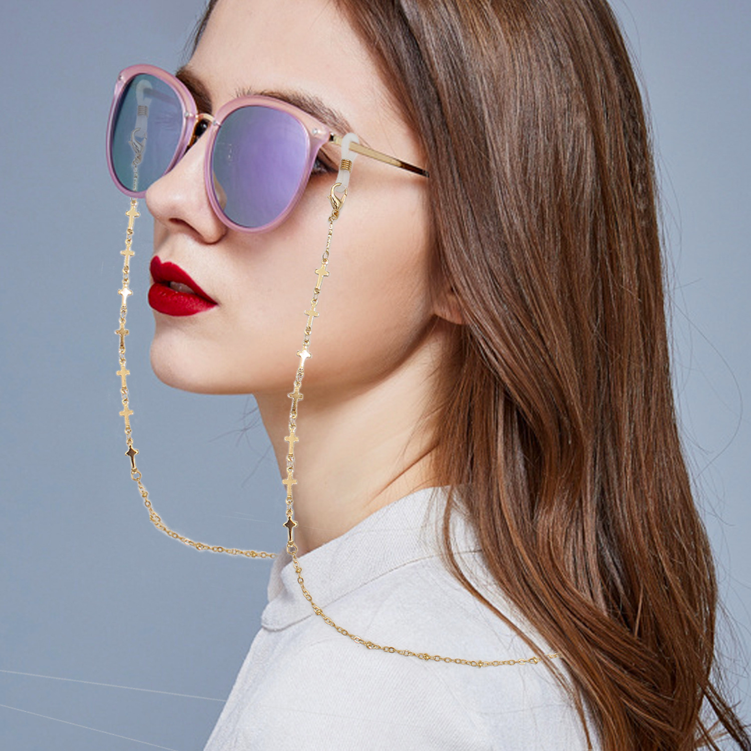 New European and American style eyeglass chains, fashionable commuting anti-loss eyeglass lanyards, small chanel-style mask chains, creative accessories Application Scenario