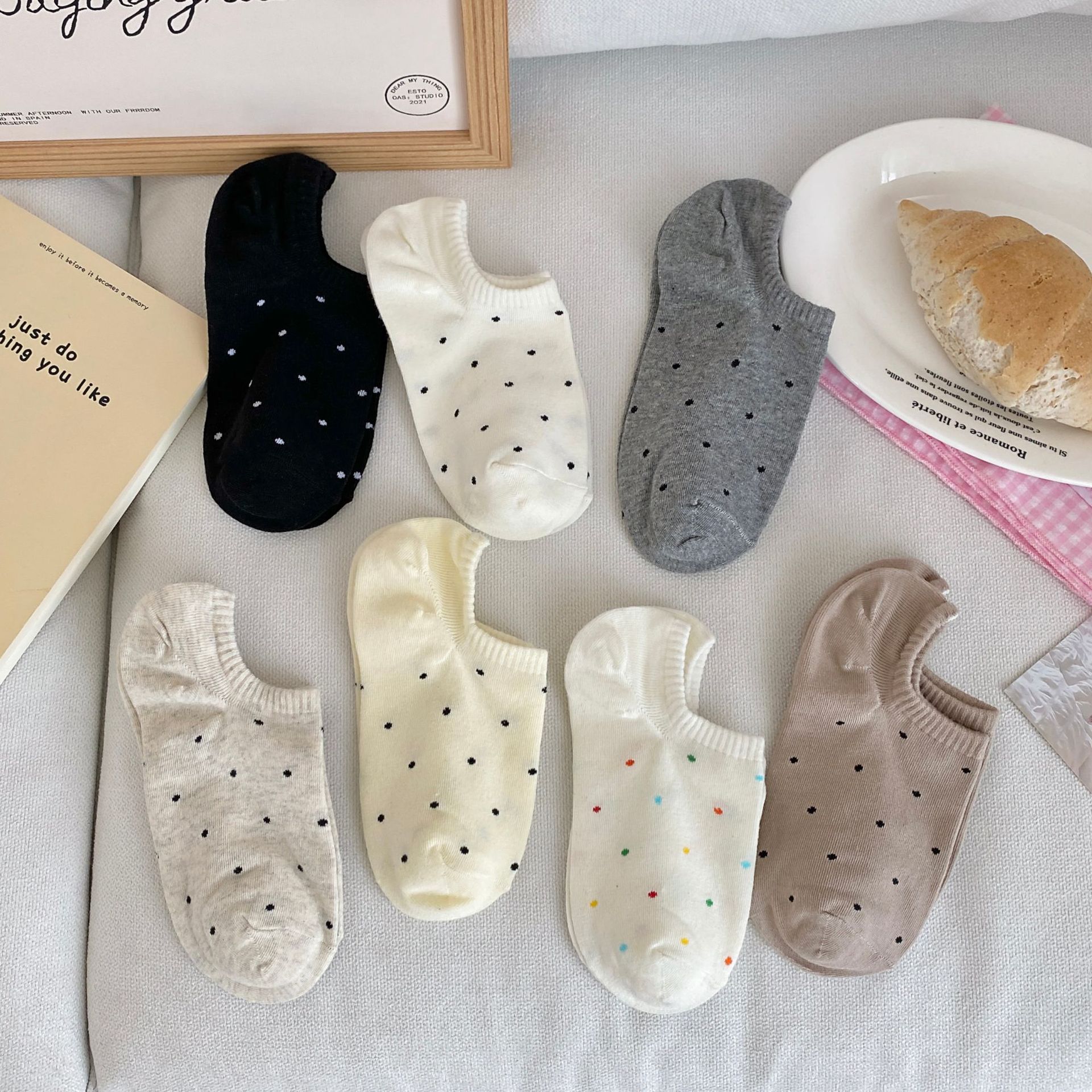 Sock stall, one-piece dropshipping, shallow socks for women in summer, thin ins trendy polka dot short socks, Japanese style, simple summer, Korean style, non-dropping and boat socks, cotton one-piece dropshipping