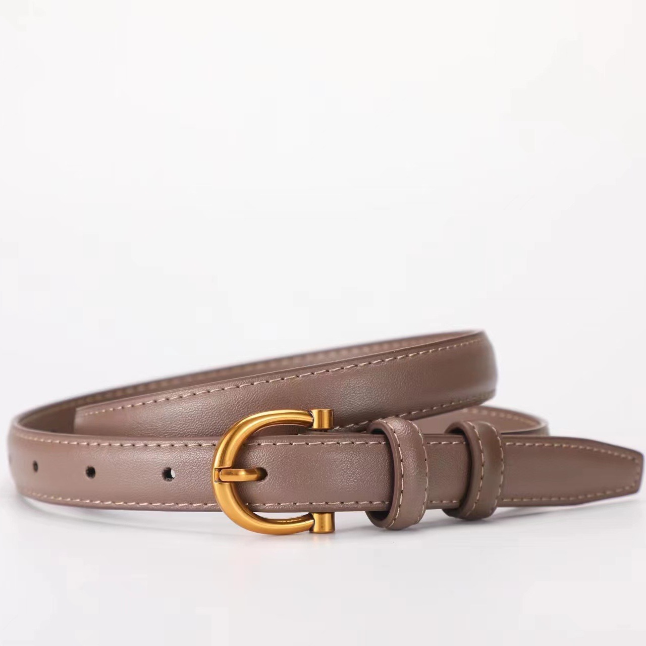 A new type of leather belt for women, a thin waist belt made of cowhide, is versatile and decorated. It is a trendy and fashionable Korean style that pairs well with suit pants for cross-border use Application Scenario