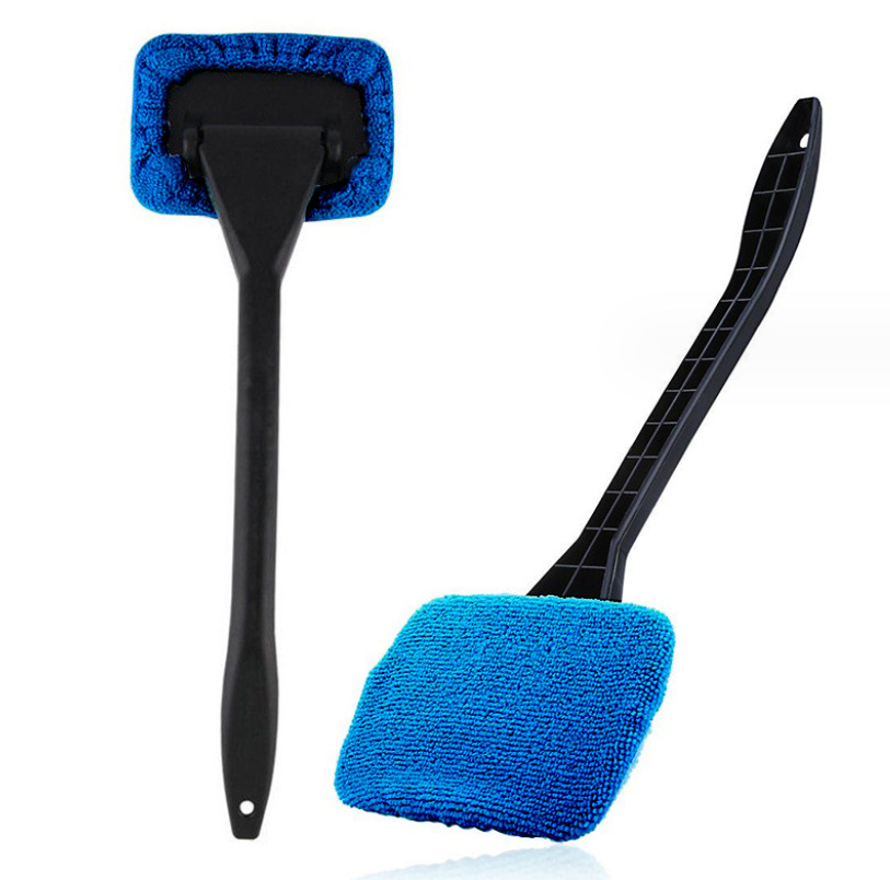 Car front windshield cleaning brush Application Scenario