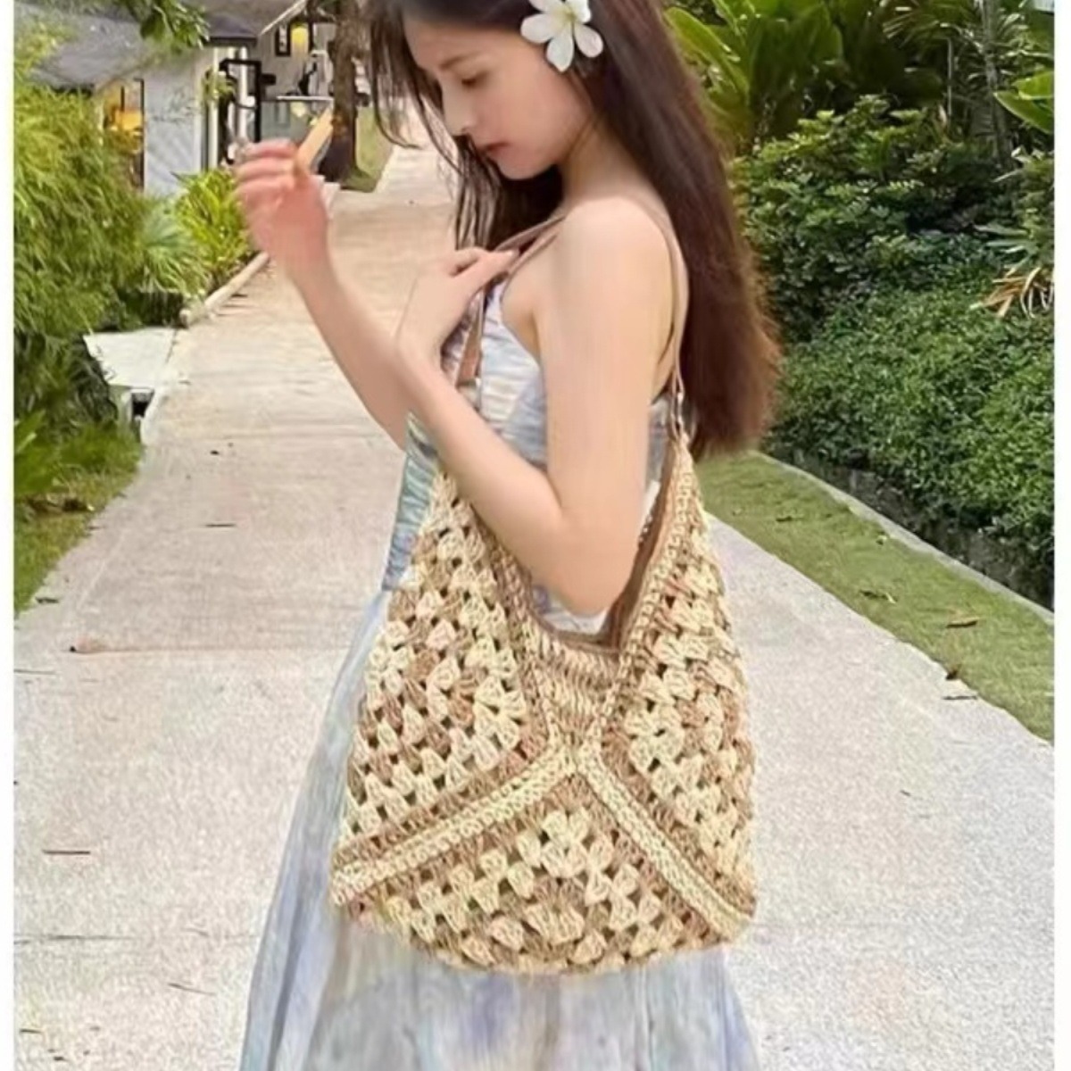 Summer new woven bags, casual travel, niche hollowed-out single-shoulder straw woven bags, commuter tote bags, versatile women's bags details Picture
