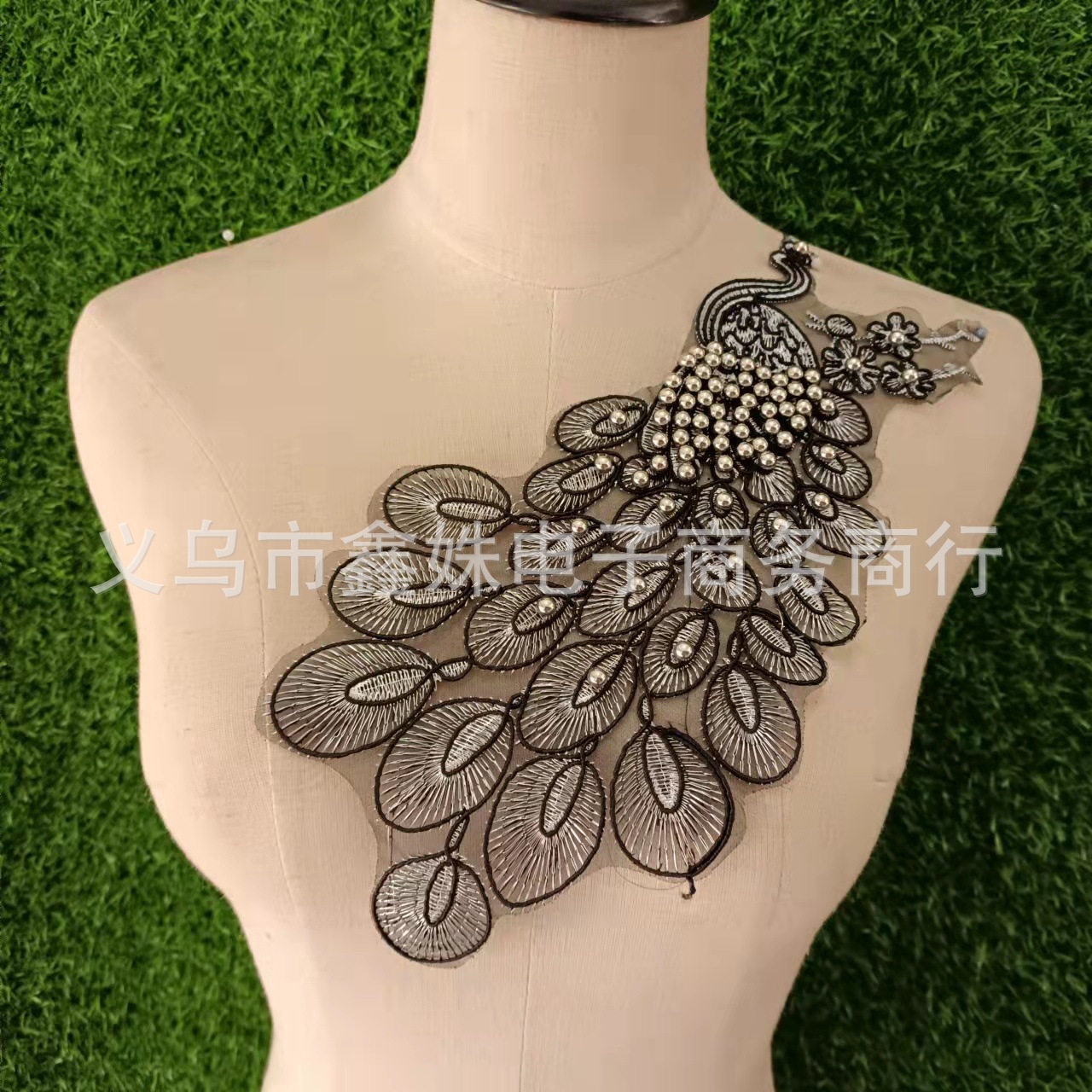 Wholesale handmade DIY best-selling embroidered rhinestone decorative peacock patch clothing accessories Application Scenario