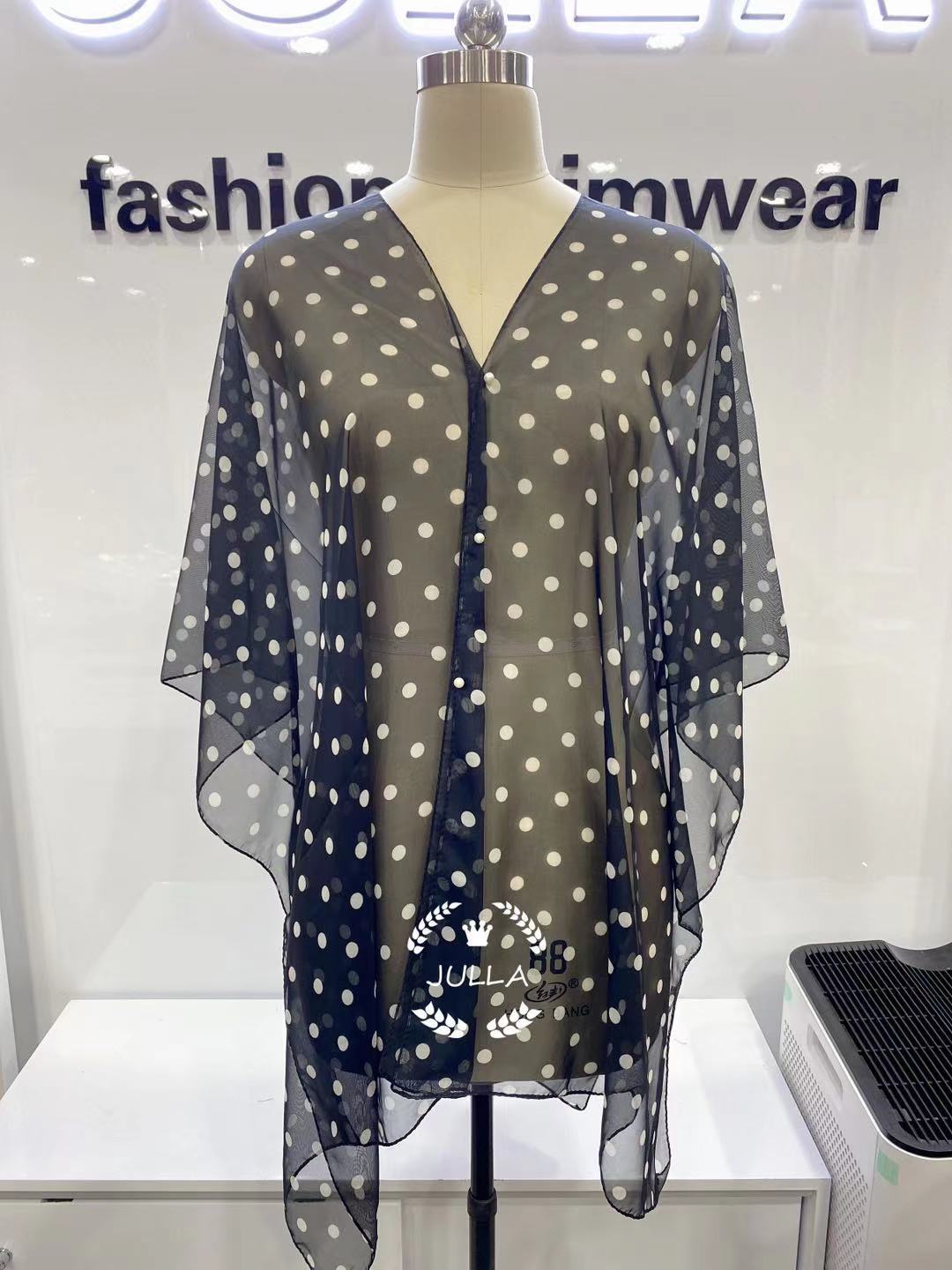 Beach Clothes New Spot Supply Vintage Printed Sunscreen Chiffon Pearl Buckle Towel Beach Photo Shade Belly Application Scenario