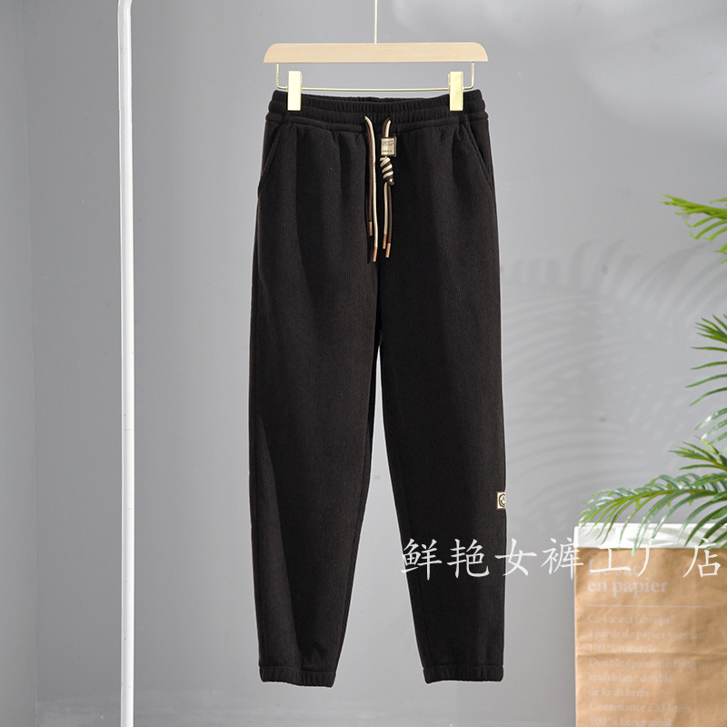 Wholesale of winter fleece and thickened sweatpants, women's outdoor sports casual pants, loose tight-fitting pants, high-waisted slimming windproof pants Application Scenario