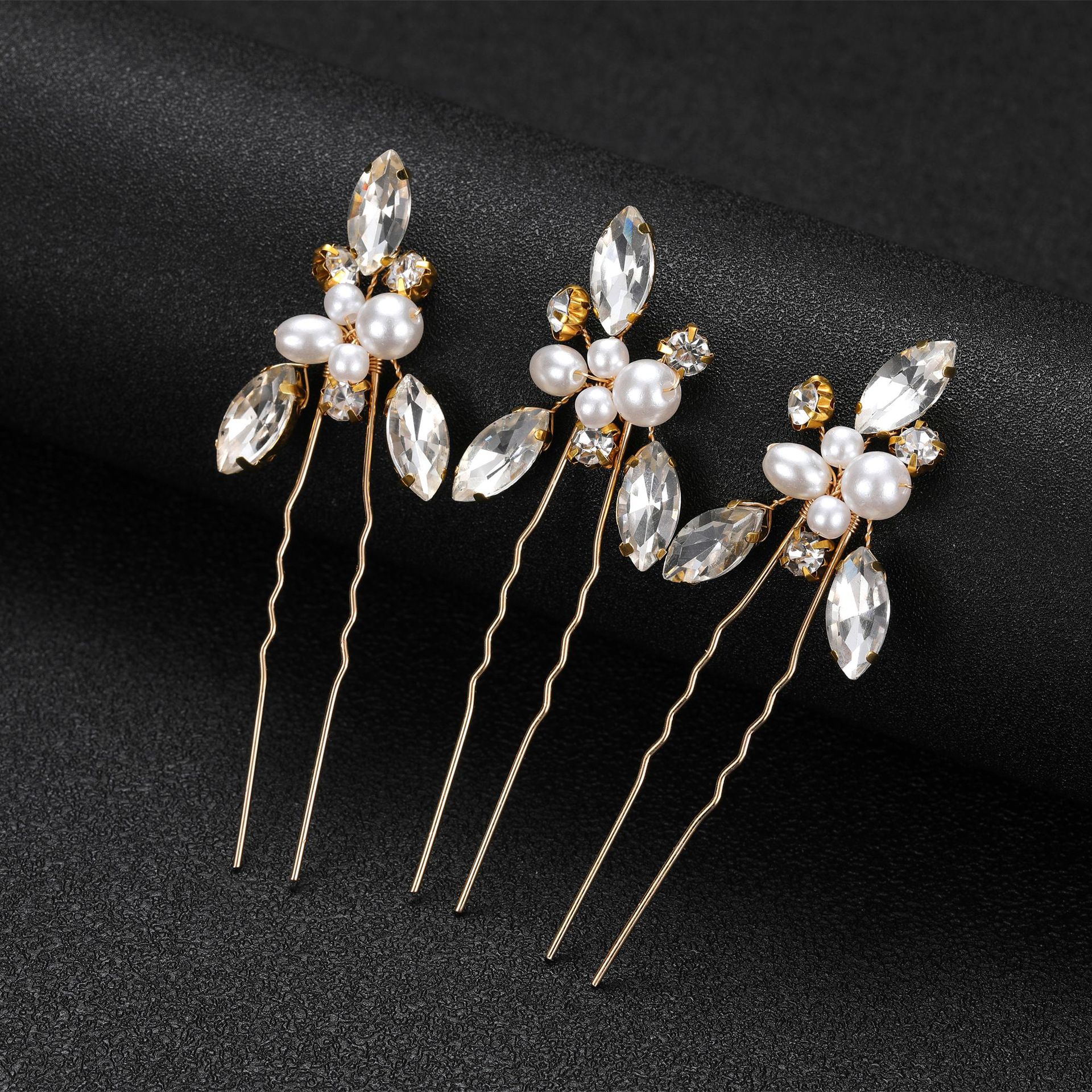 وهناك ثلاثة أزواج من الدبابيس ذات الشعر شعشعر شعر شعري، دبوس شعر مرؤلؤية Specification image