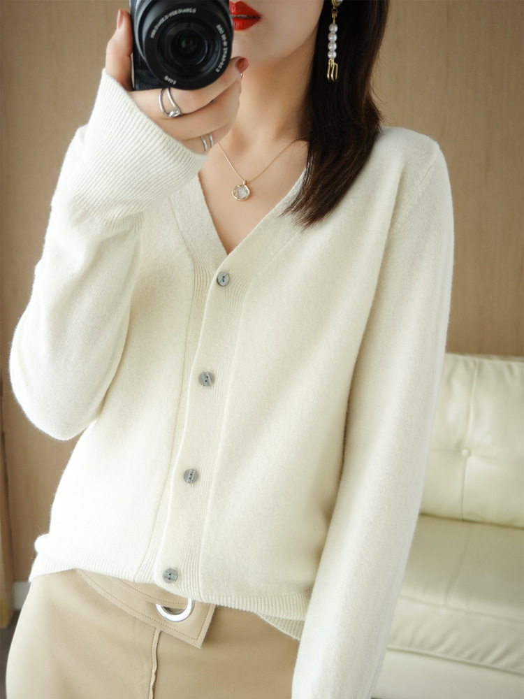 Solid-color wool cardigan, women's knitted base layer, V-neck autumn and winter 2021 new style, paired with sweater, women's shawl details Picture
