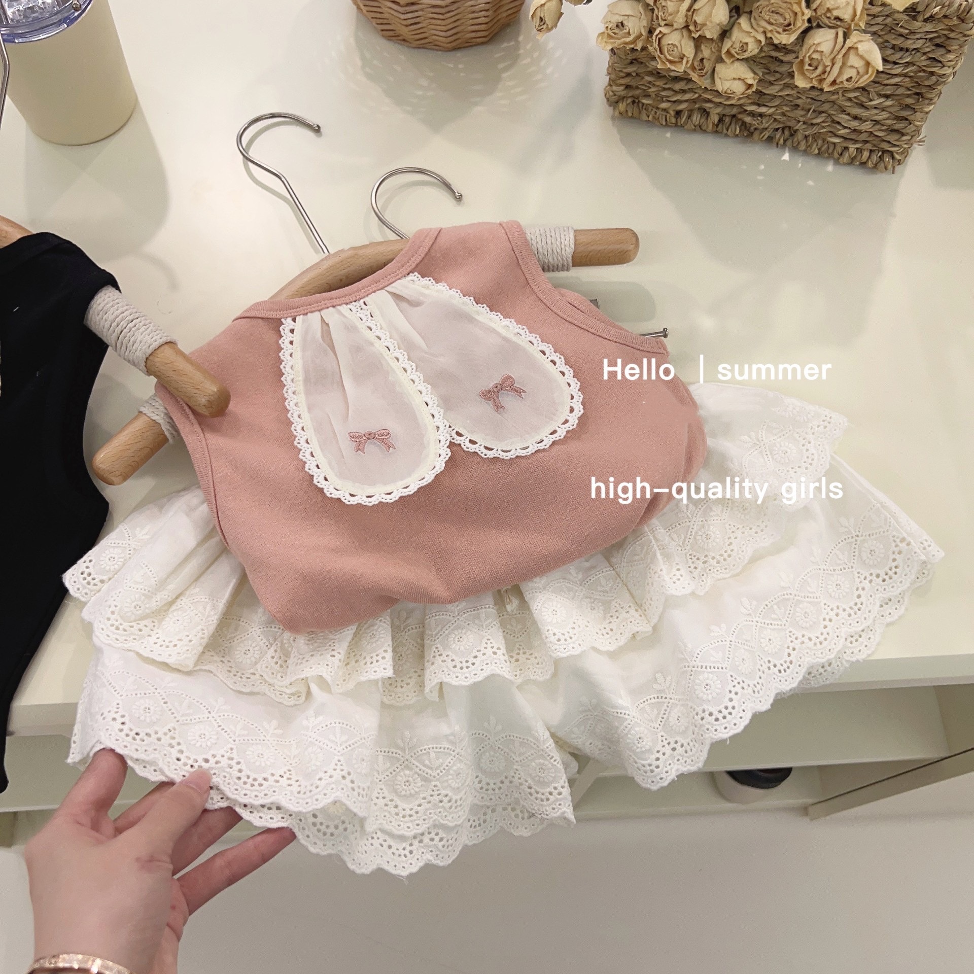 A stylish girls' sleeveless T-shirt, tank top dress, new Korean style princess dress for summer 2025, two-piece top details Picture
