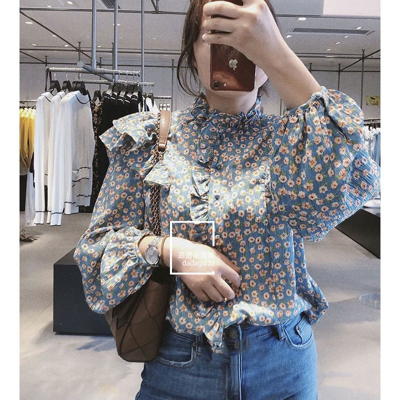 The French retro floral blouse is a slimming trend in Hong Kong in the spring and autumn of 2021. The black ear-trimmed shirt is sweet for women Application Scenario
