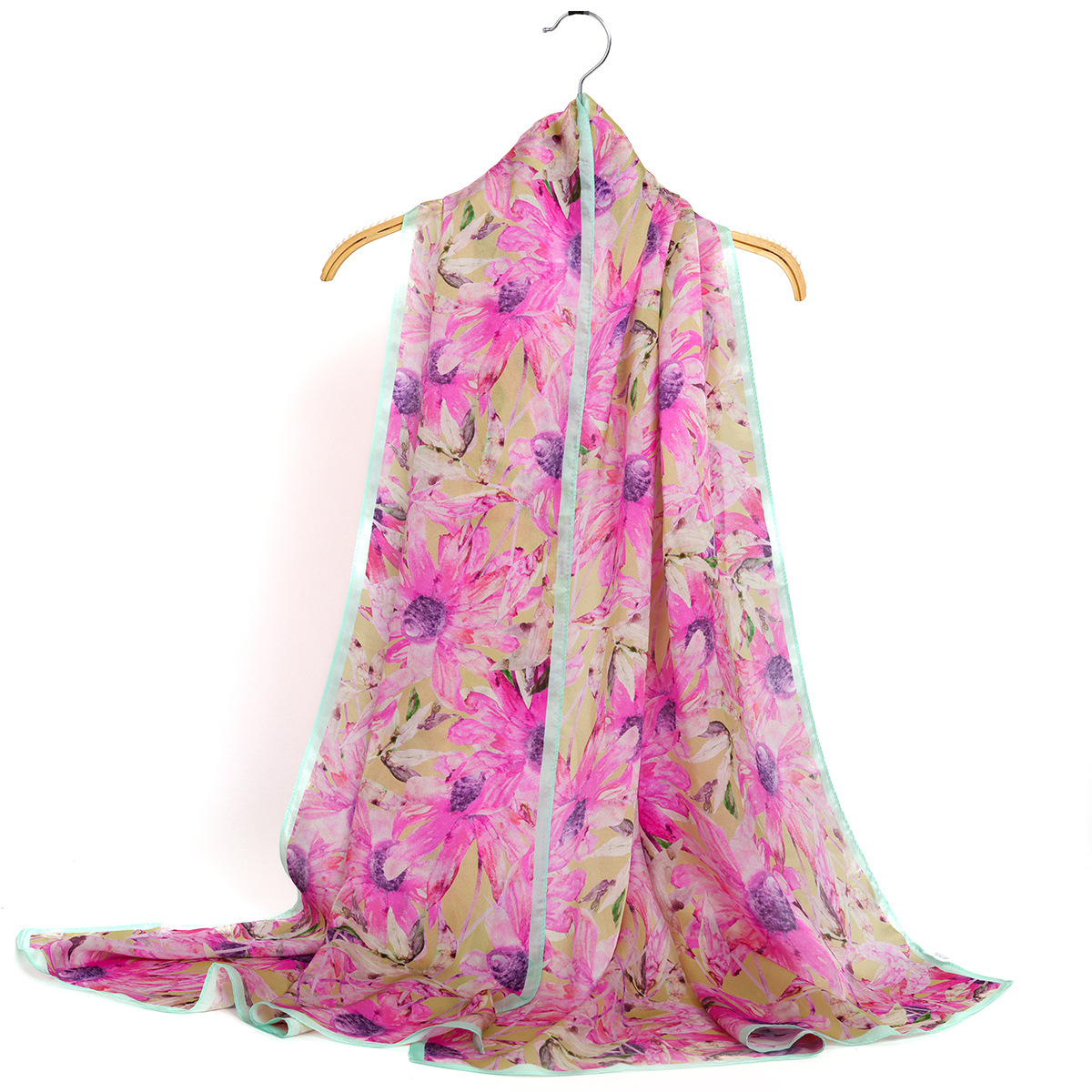 New European and American thin silk printed silk scarf, women's travel beach sun protection scarf, fashionable mulberry silk high-end shawl Application Scenario