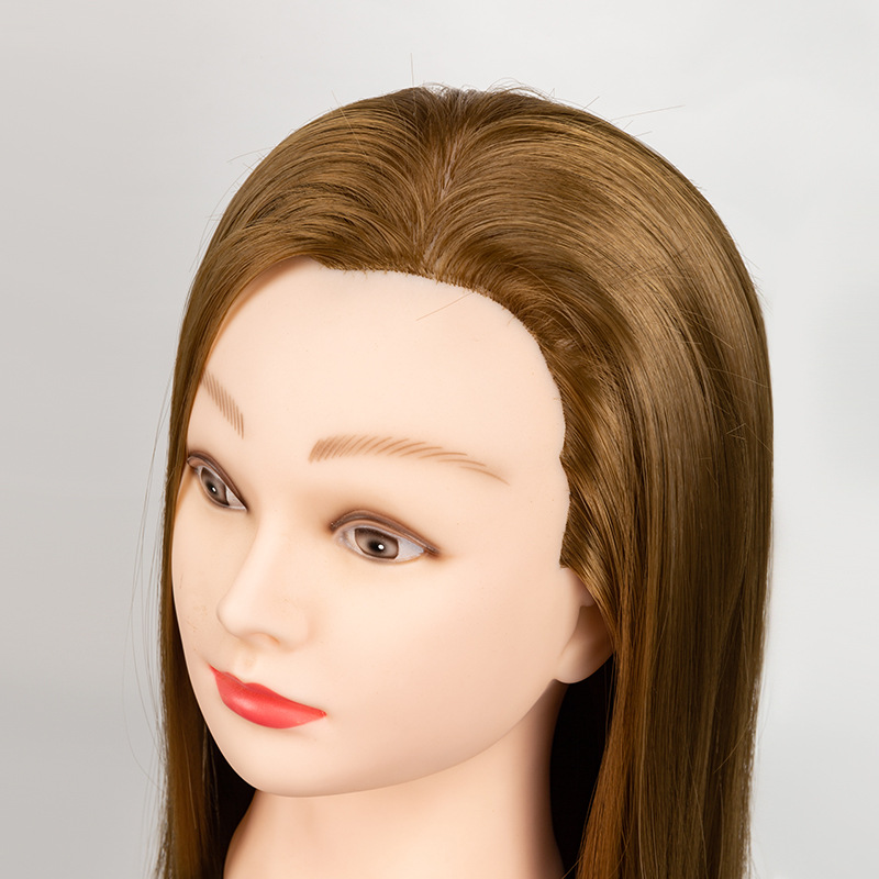 تمرن الصانع على التصفيف الشعر Item Picture