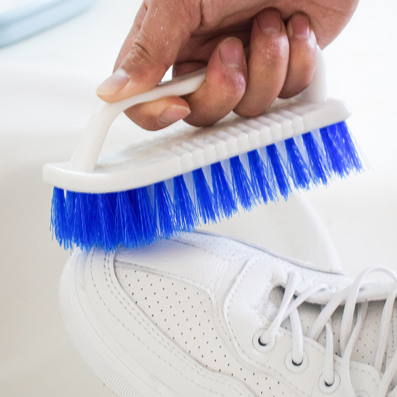 In stock: thickened laundry brush with handle, two-color blue and white cleaning brush, shoe brush, ironing brush, available in supermarkets details Picture