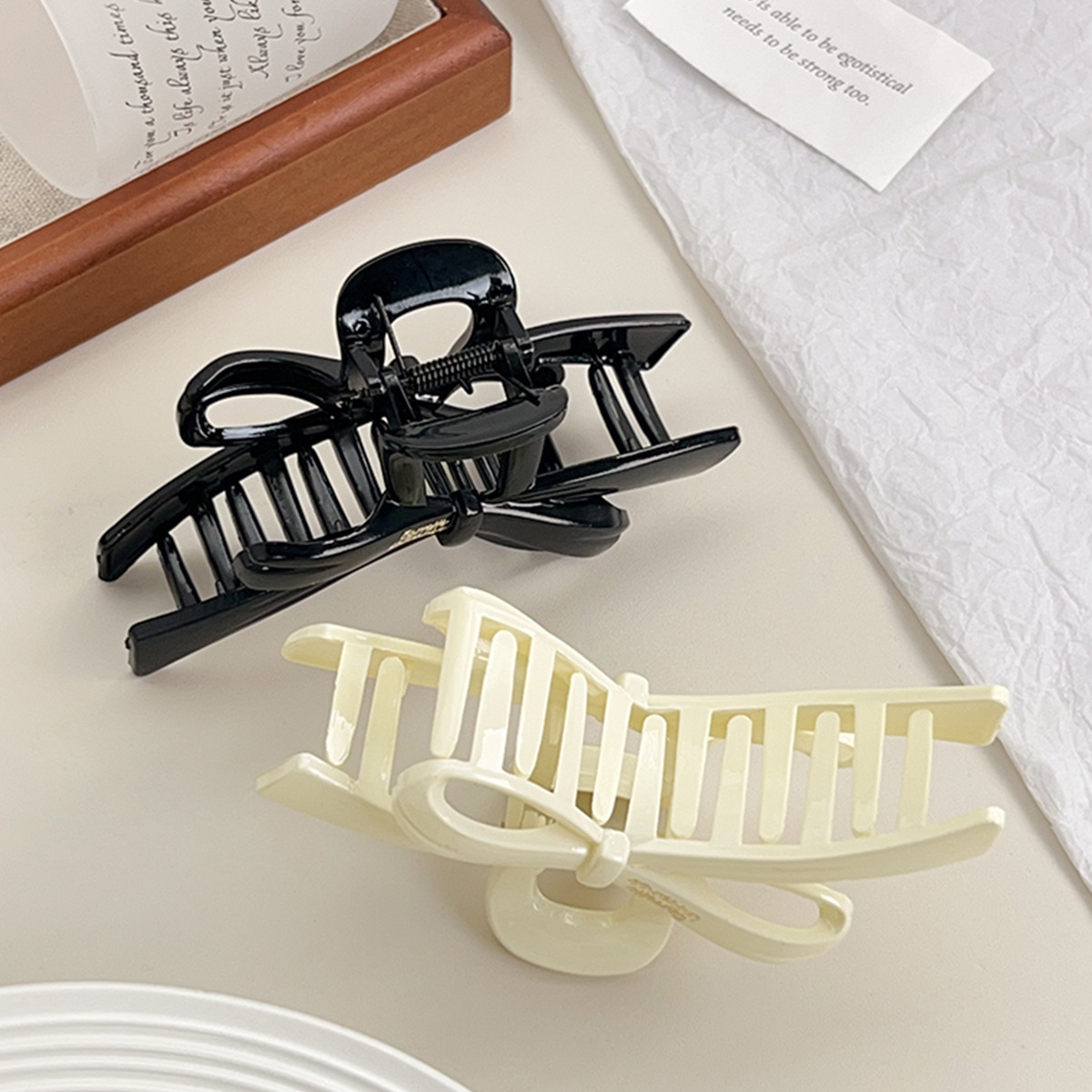 New shiny bow large-sized scratch-clip for girls with a lot of hair and a shark clip for a simple and elegant look with a high-end touch details Picture