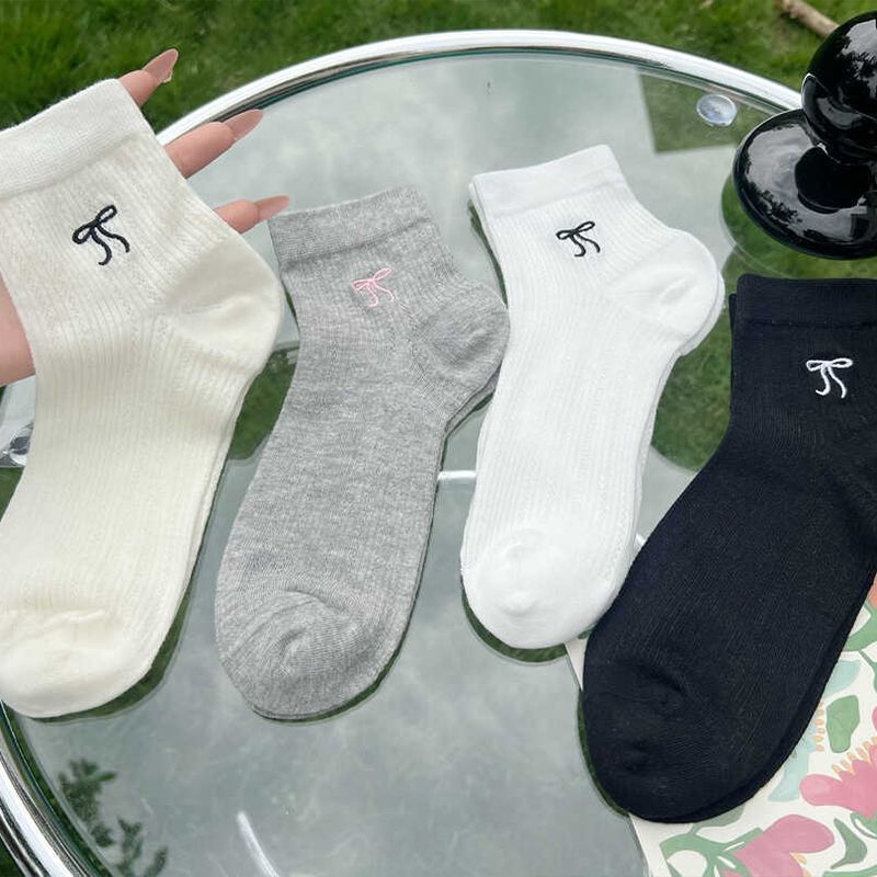 Sock stall, one-piece delivery service for girls. Summer thin, hollowed-out mesh, bow embroidery short socks, cute Japanese style, versatile. Spring and summer student socks, one-piece delivery service Specification image