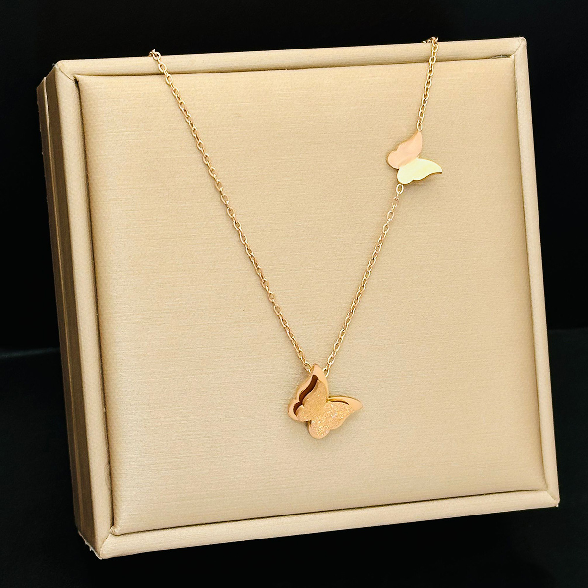 Titanium Steel Butterfly Necklace Short Female Lock Neck Bone Chain Does Not Fade Cold Wind Ins Fashion Temperament Net Red Simple Jewelry Specification drawing