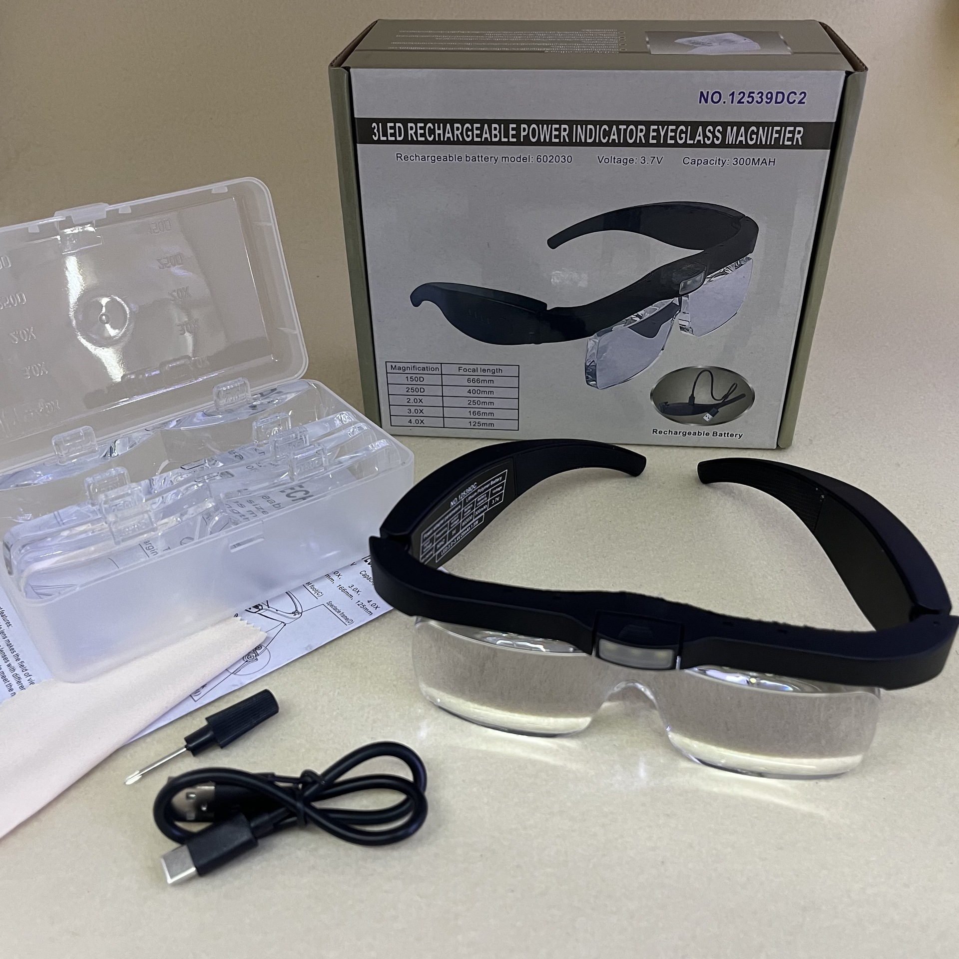 12539DC2 Eyeglasses-style magnifying glasses with LED lights, 5 groups of different magnification magnifying glasses, USB charging, elderly gift magnifying glasses Application Scenario