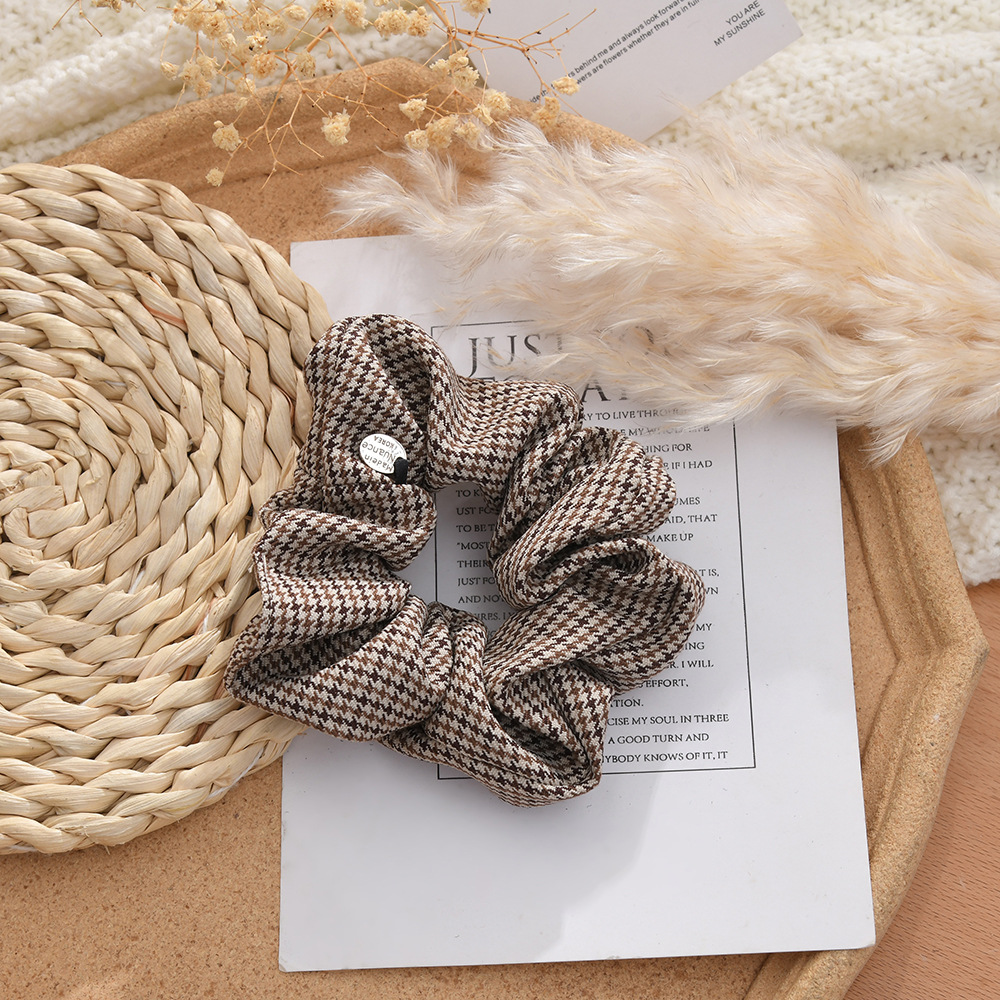 The 2023 new ins style simple hair band, retro check large intestine hair band, and thousand bird check striped large intestine hair band details Picture
