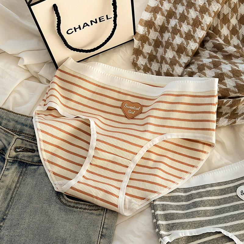 Large Size Women's Underwear Women's New Mid-Waist Lift Hip Breathable Fat Mm200 Pounds Antibacterial Pure Wind Triangle Shorts Head Application Scenario
