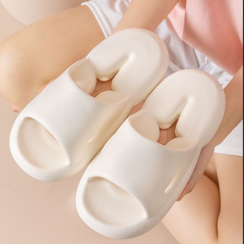 Slip-On Slippers Women's Summer Indoor Home For Couples With Non-Slip Silent Platform Bath Slippers Application Scenario