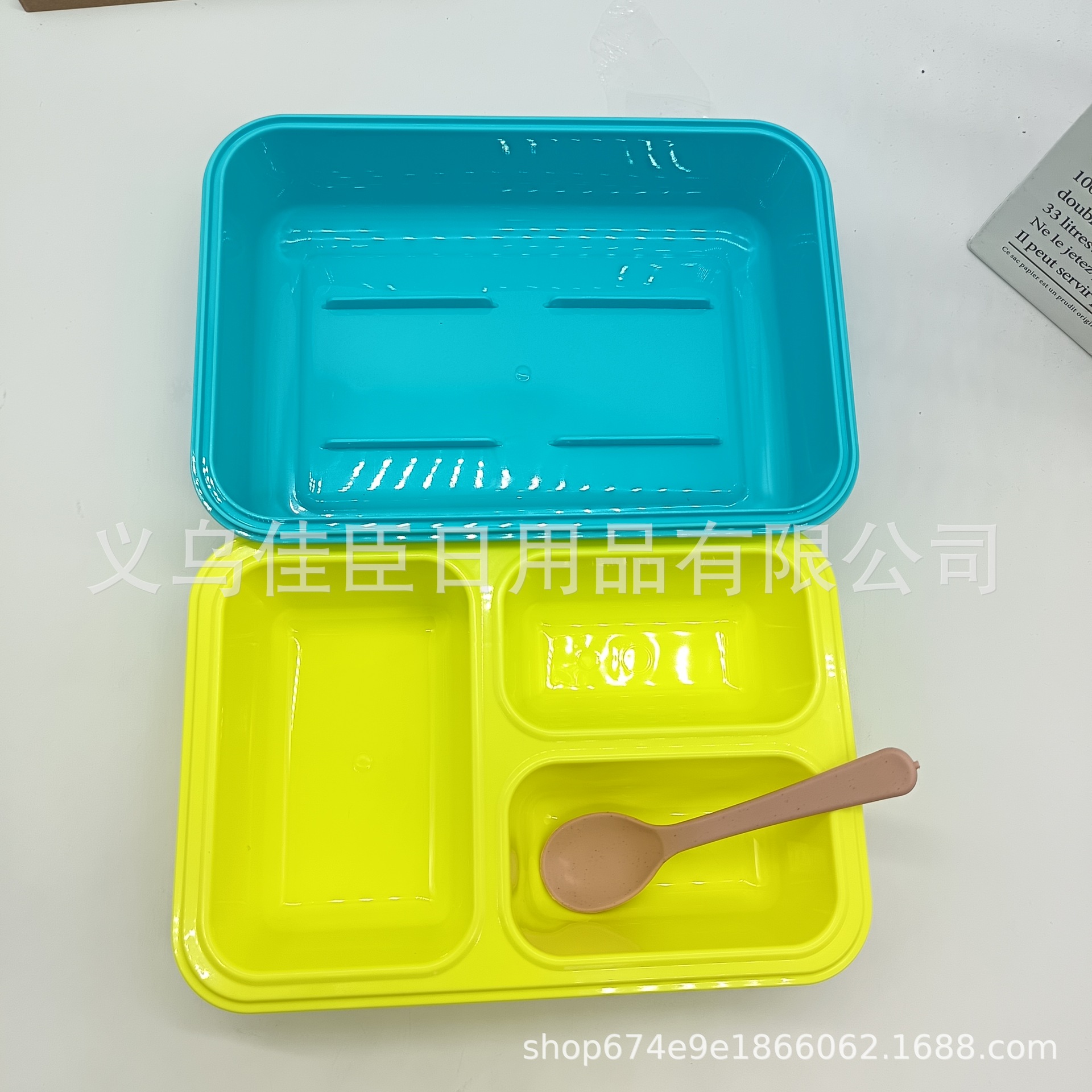 Amazon's best-selling children's lunch box with bright cartoon colors, dopamine student children's lunch box with tableware for picnic Application Scenario