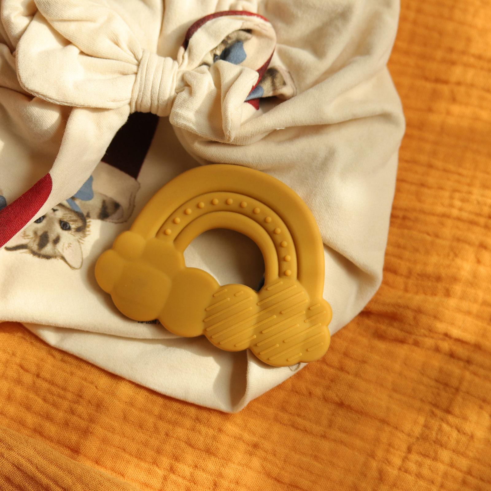 "Baby and Mother Products" Food-grade silicone cloud teething rings are portable and can be carried and put in the mouth Specification image