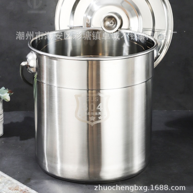 Cross-border thickened non-magnetic stainless steel oil bucket Multifunctional bucket water brine soup ice bucket with lid dust proof worm round bucket Application Scenario