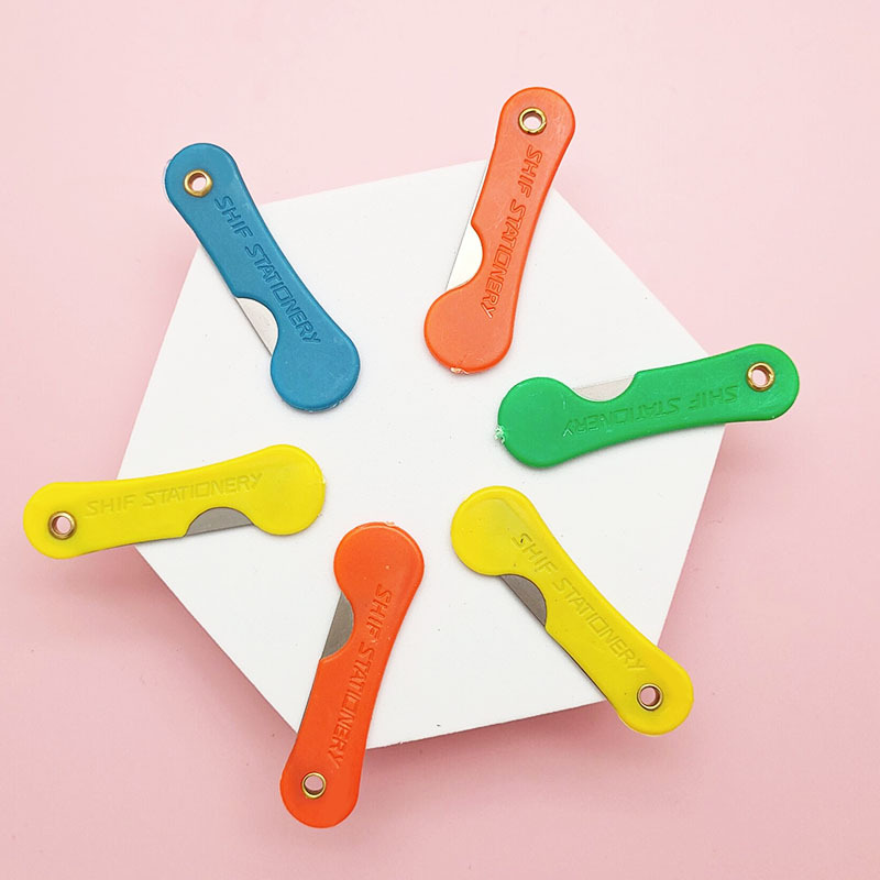 Colorful plastic knife, student pencil knife, utility knife, portable mini folding pencil sharpener, express delivery unboxing knife details Picture