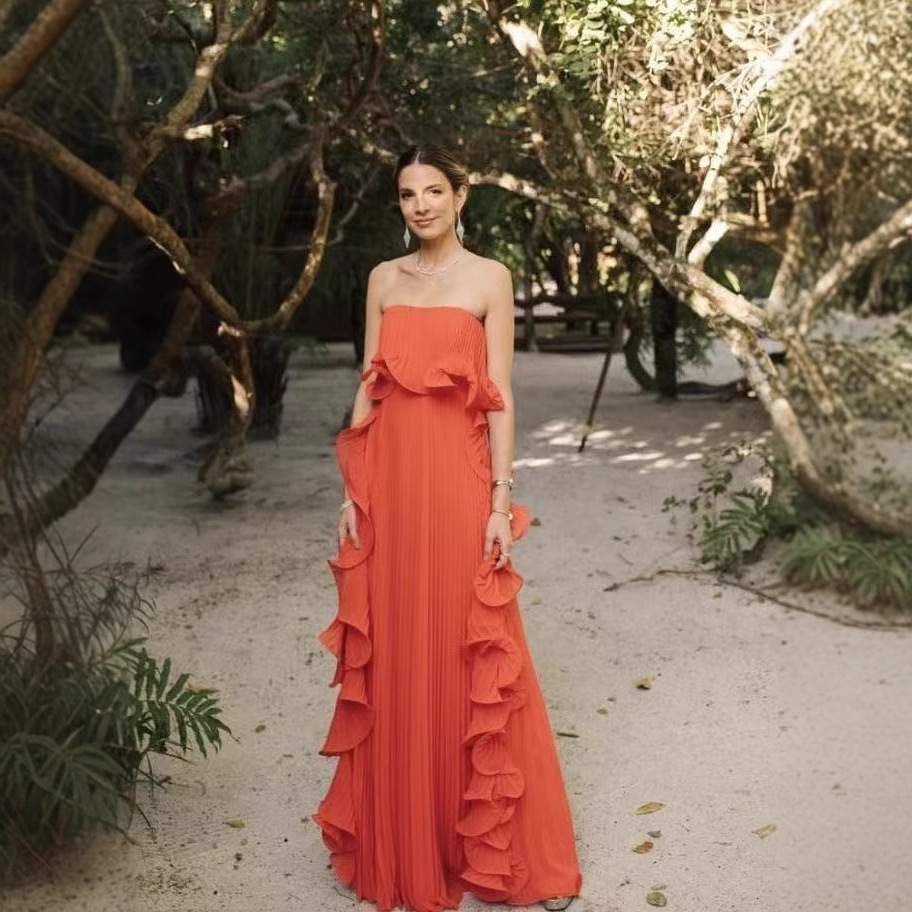 Cross-border European and American women's 2025 summer new ins wind pressure pleated wraparound large hem dress Application Scenario