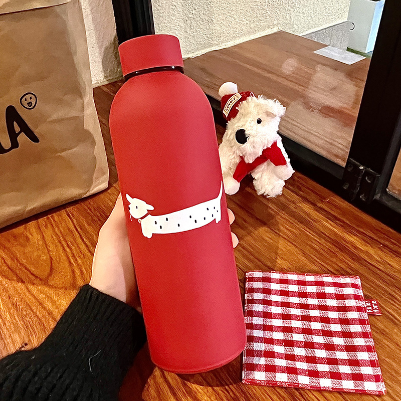 2025 New style wine bottle insulated cup, simple anime water cup, lightweight and portable, high appearance level coffee milk cup Application Scenario