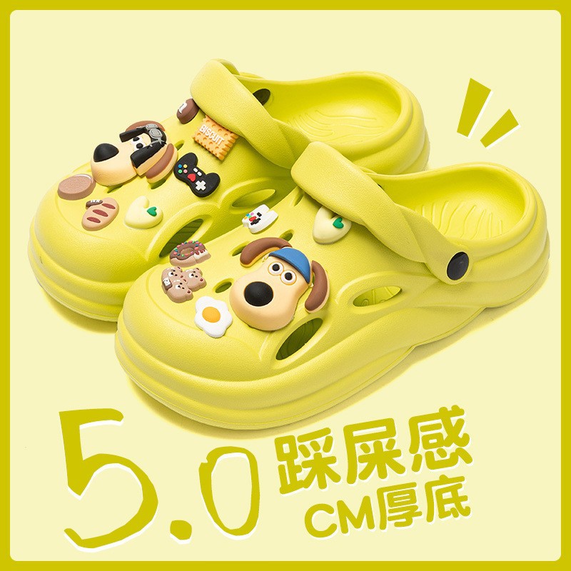 Master Dog Crocs Men Wear Summer 2024 New Beach Shoes Non-Slip, Deodorant, Step On Poo Feeling Bao Head Slippers