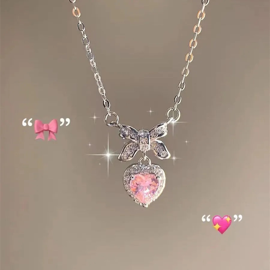 【 Heartwarming Collection 】 Butterfly Necklace, a trendy and niche design for women on Instagram, exudes a sense of high-end luxury and individuality, with a collarbone neck details Picture