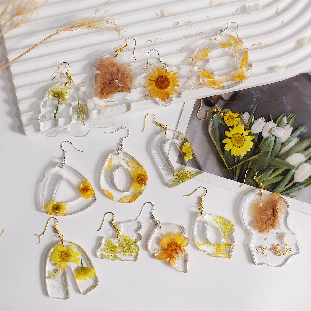 diy crystal resin, irregular-shaped shield, U-shaped flower and leaf earrings, pendant silicone mold Application Scenario