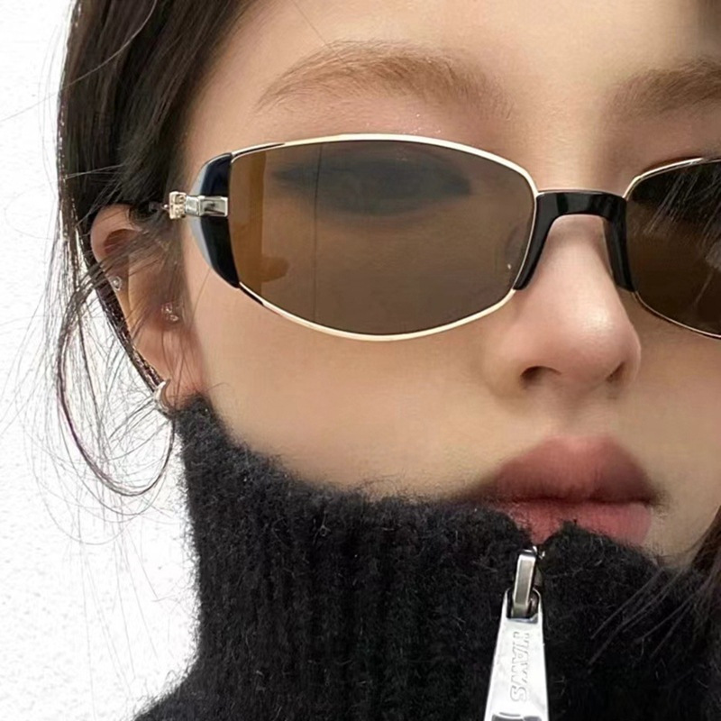 2024 New modern retro high-end tea-colored narrow-framed small brown sunglasses for women with round faces to make them look slimmer. Cat-eye sunglasses